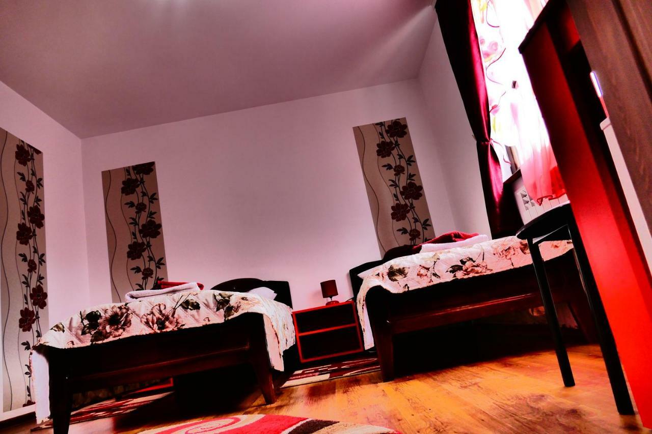 Hotel Pensiunea Roua Florilor à Anina Extérieur photo