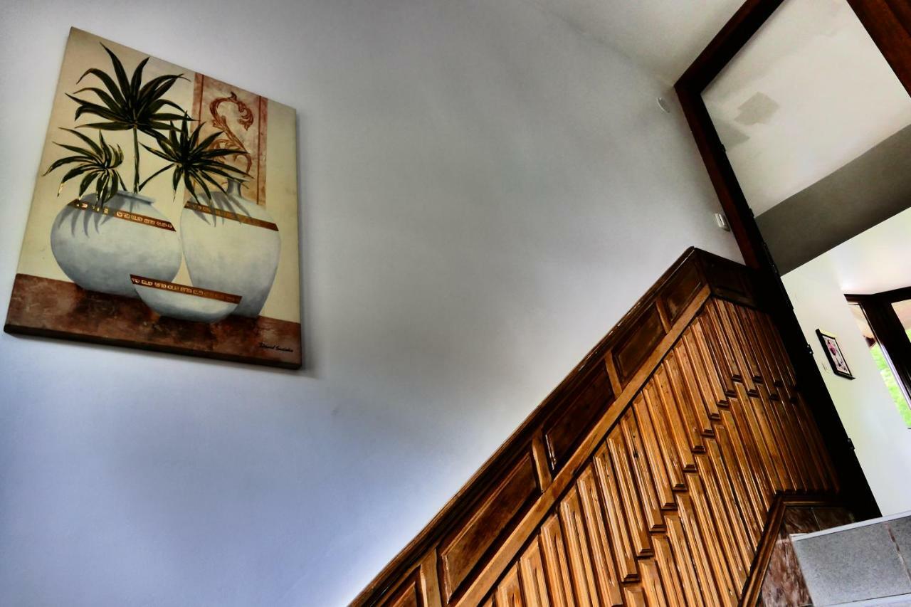 Hotel Pensiunea Roua Florilor à Anina Extérieur photo