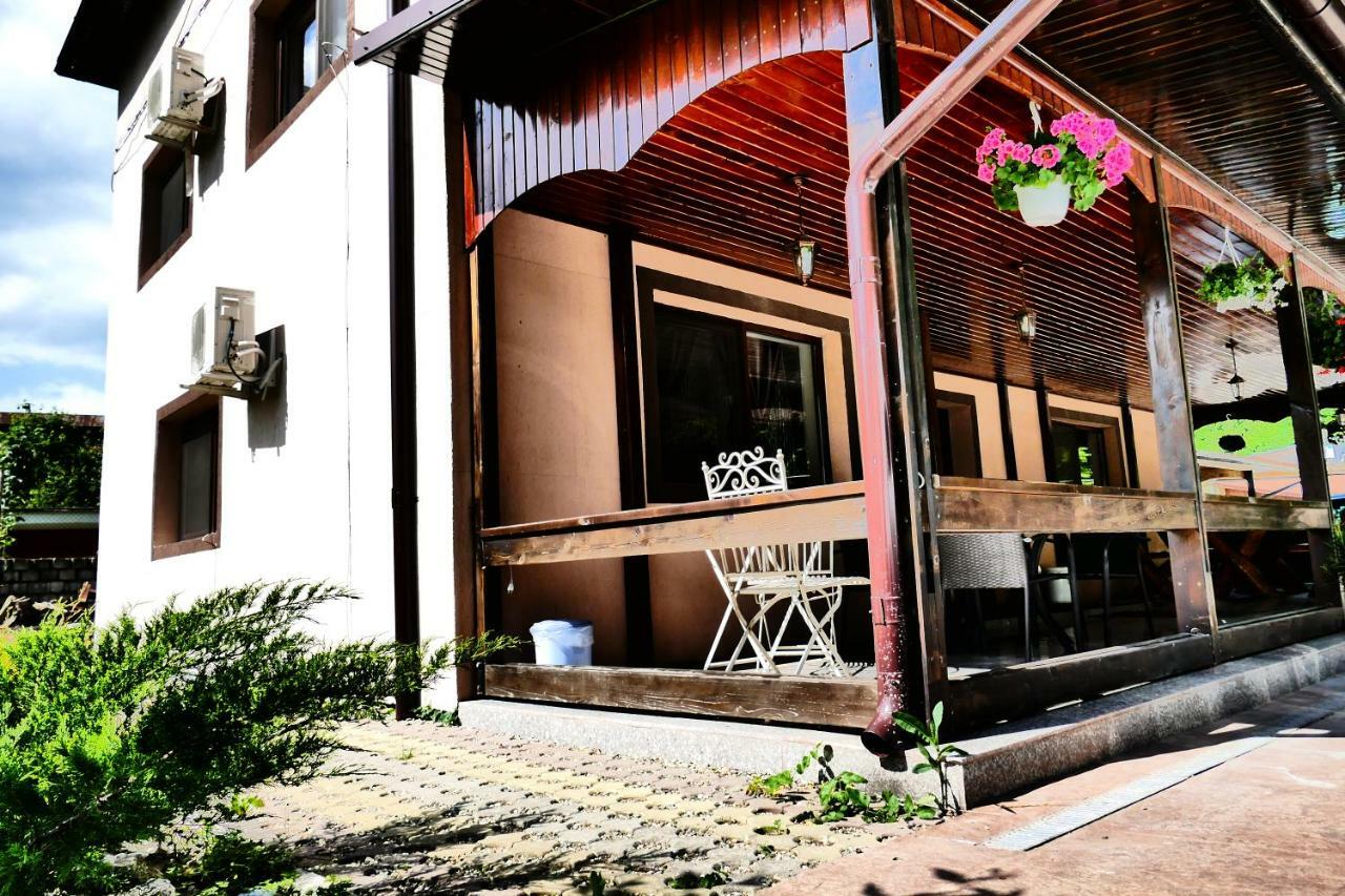 Hotel Pensiunea Roua Florilor à Anina Extérieur photo