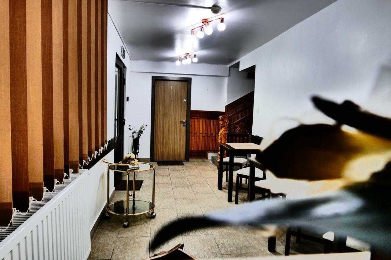 Hotel Pensiunea Roua Florilor à Anina Extérieur photo