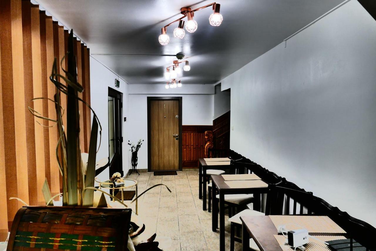 Hotel Pensiunea Roua Florilor à Anina Extérieur photo
